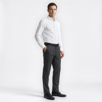 Mannequin homme portant la Ceinture avec Boucle Automatique — style business — Le Monde de la Ceinture