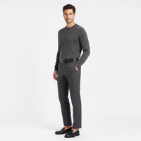 Mannequin homme portant la Ceinture Tribal — style smart casual — Le Monde de la Ceinture