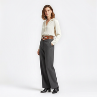 Mannequin femme portant la Grosse Ceinture Cuir Femme — look casual chic — Le Monde de la Ceinture